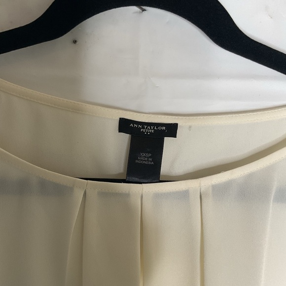 Ann Taylor Cream Pleated Blouse - Picture 1 of 3